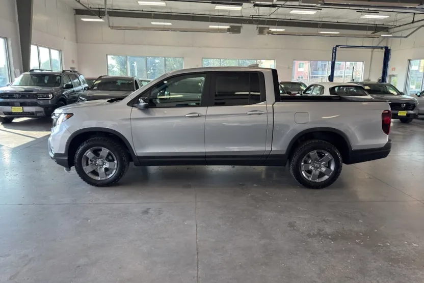 2025 Honda Ridgeline TrailSport photo 1