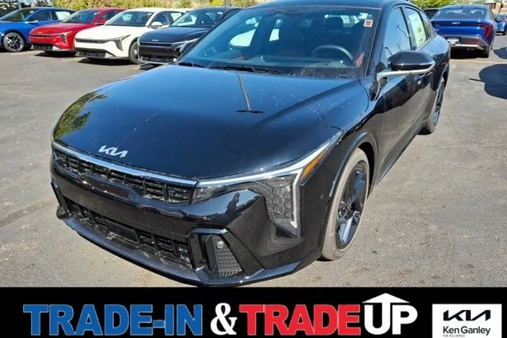 2025 Kia K4 GT-Line Turbo photo 1