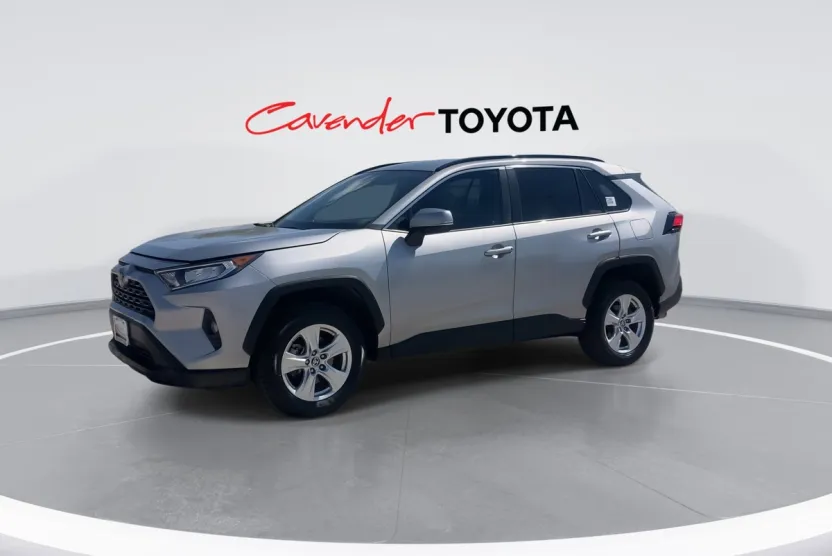 2021 Toyota RAV4 XLE photo 1