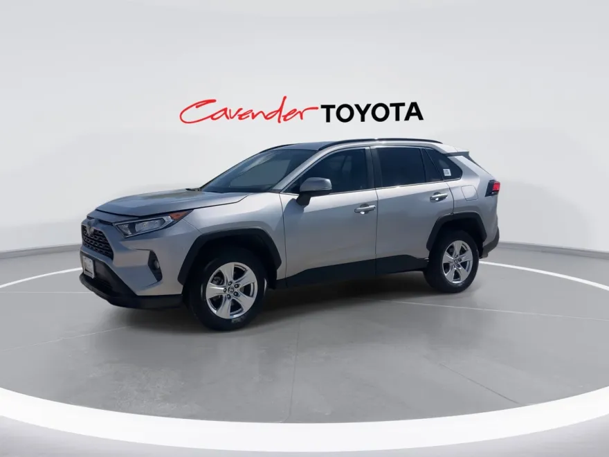 2021 Toyota RAV4 XLE photo 1