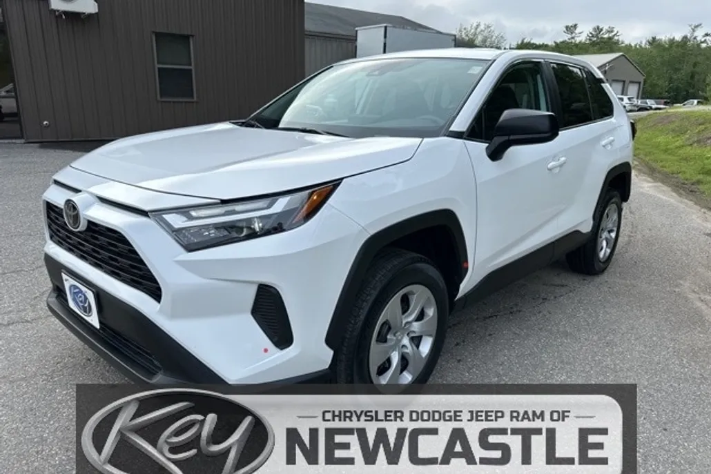 2024 Toyota RAV4 LE photo 1