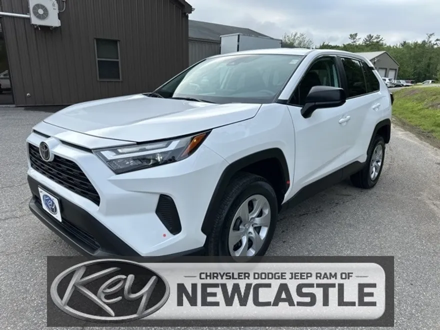 2024 Toyota RAV4 LE photo 1