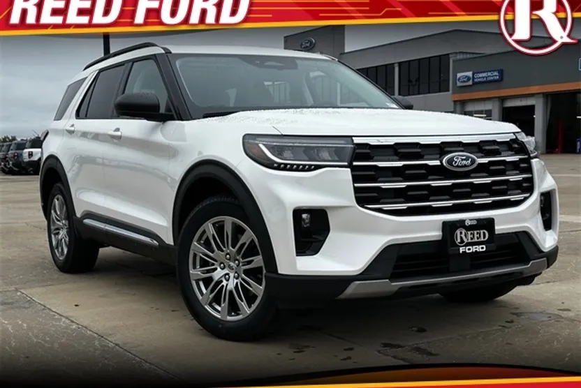 2025 Ford Explorer photo 1