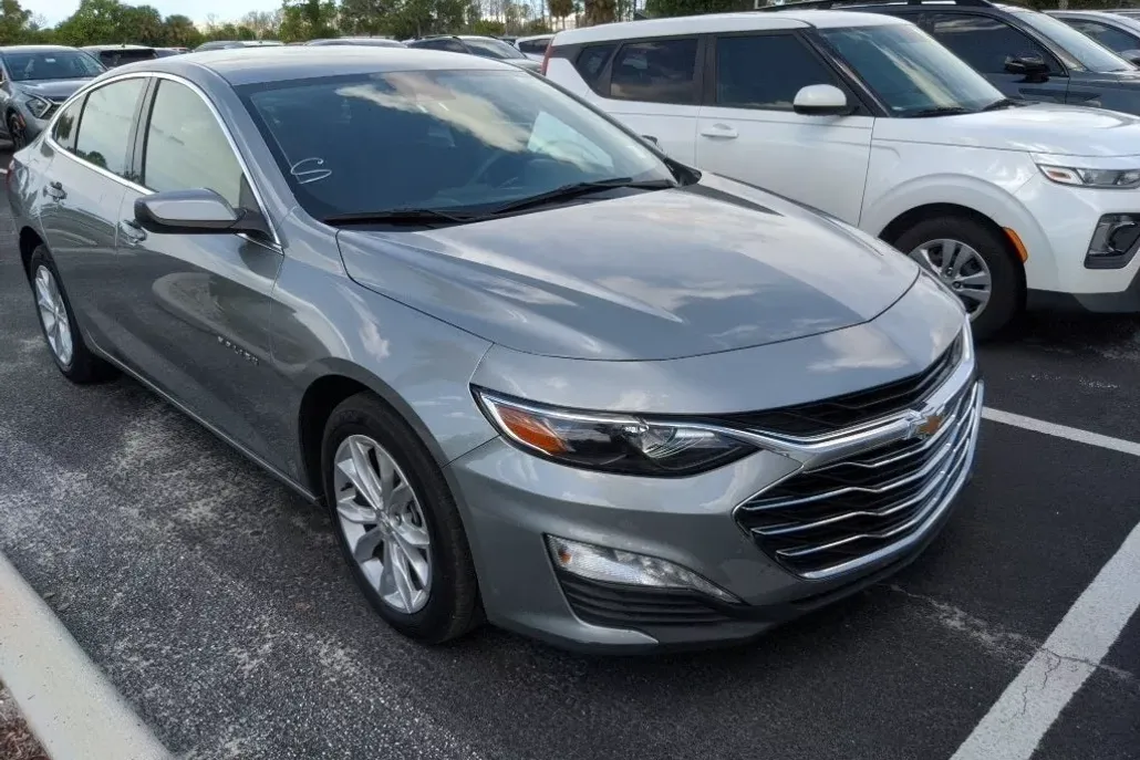 2024 Chevrolet Malibu 1LT photo 1