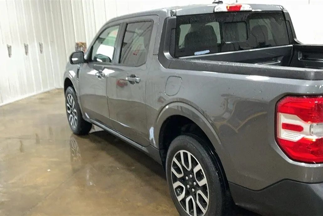 2022 Ford Maverick Lariat photo 1