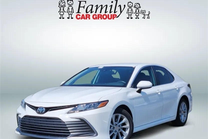 2022 Toyota Camry LE photo 1
