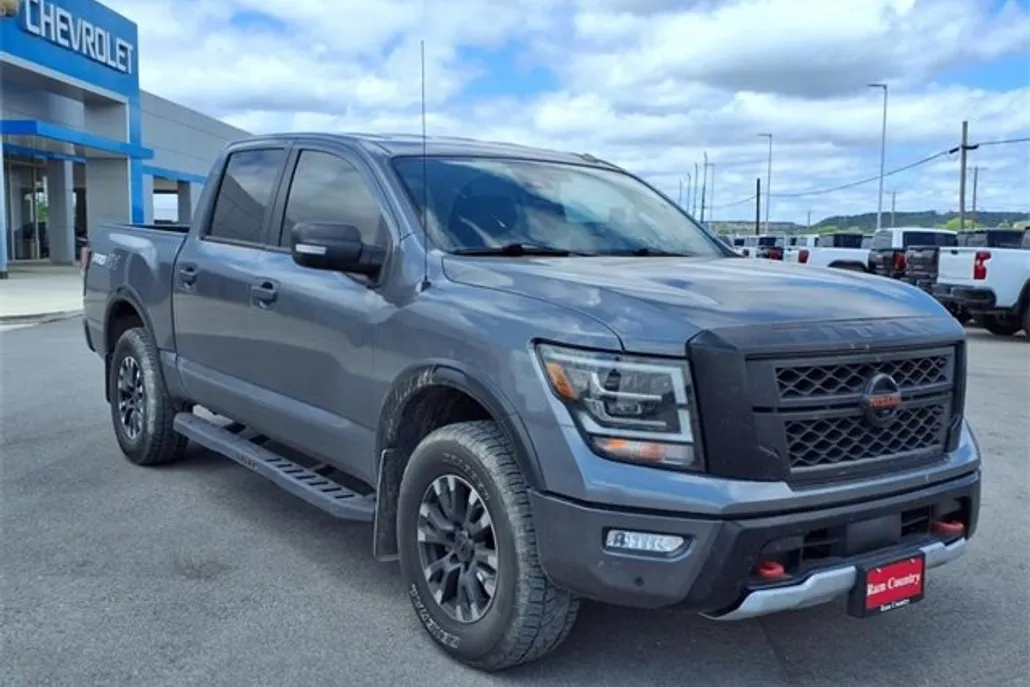 2020 Nissan Titan PRO-4X photo 1