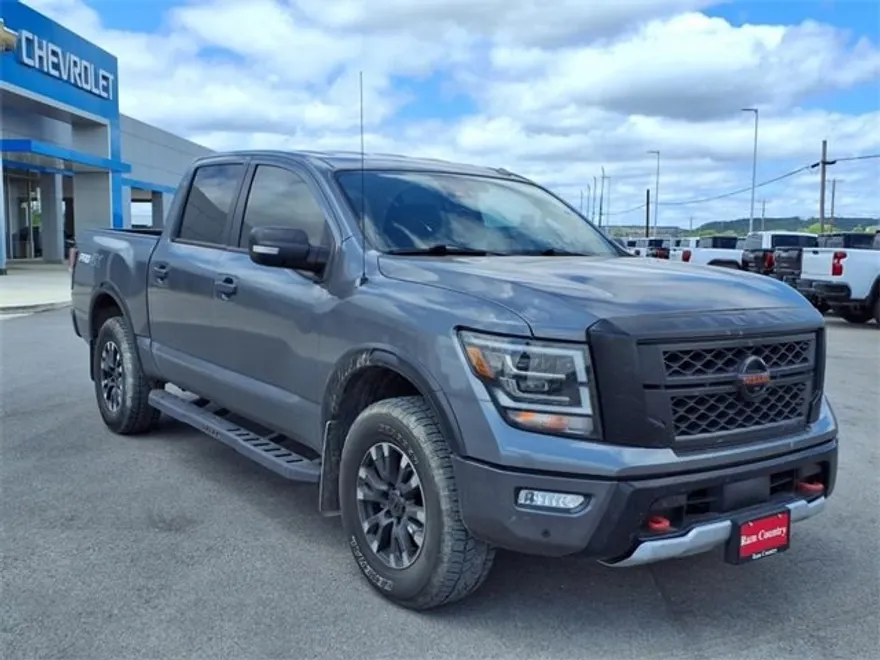 2020 Nissan Titan PRO-4X photo 1