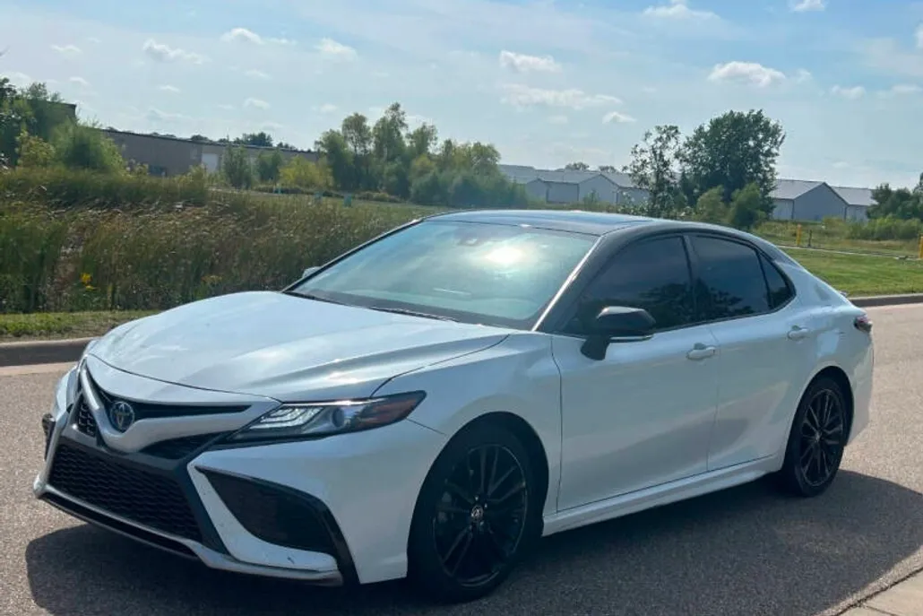 2024 Toyota Camry Hybrid XSE photo 1