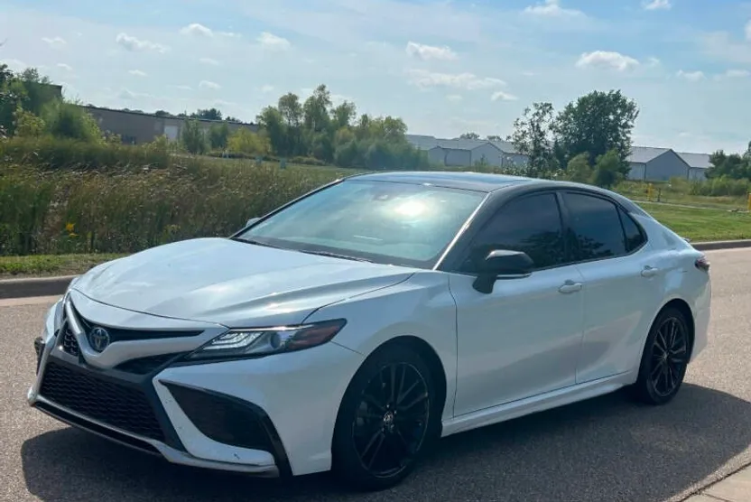 2024 Toyota Camry Hybrid XSE photo 1
