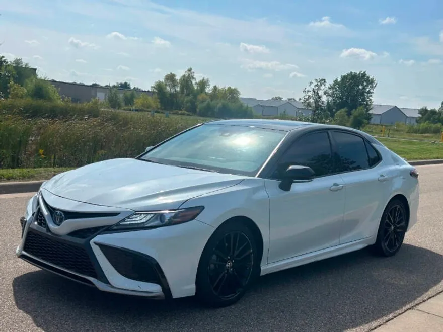 2024 Toyota Camry Hybrid XSE photo 1