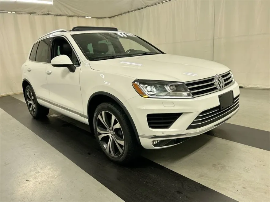 2017 Volkswagen Touareg V6 Wolfsburg Edition photo 1