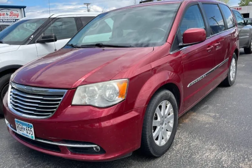 2014 Chrysler Town & Country Touring photo 1