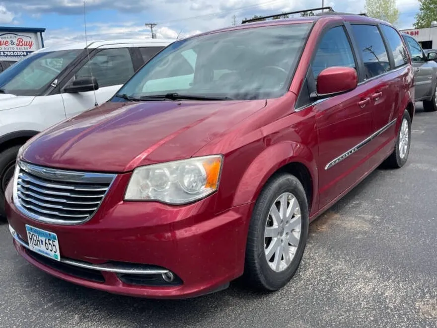 2014 Chrysler Town & Country Touring photo 1