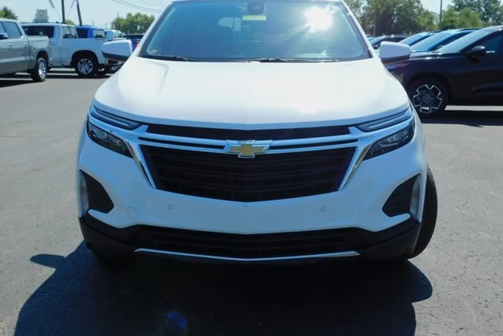 2022 Chevrolet Equinox LT photo 1