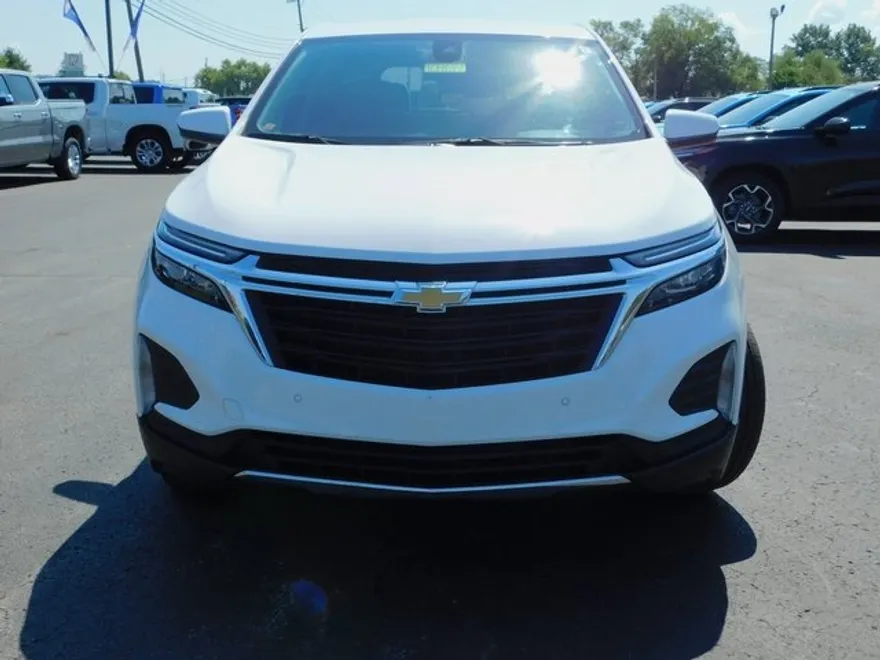 2022 Chevrolet Equinox LT photo 1