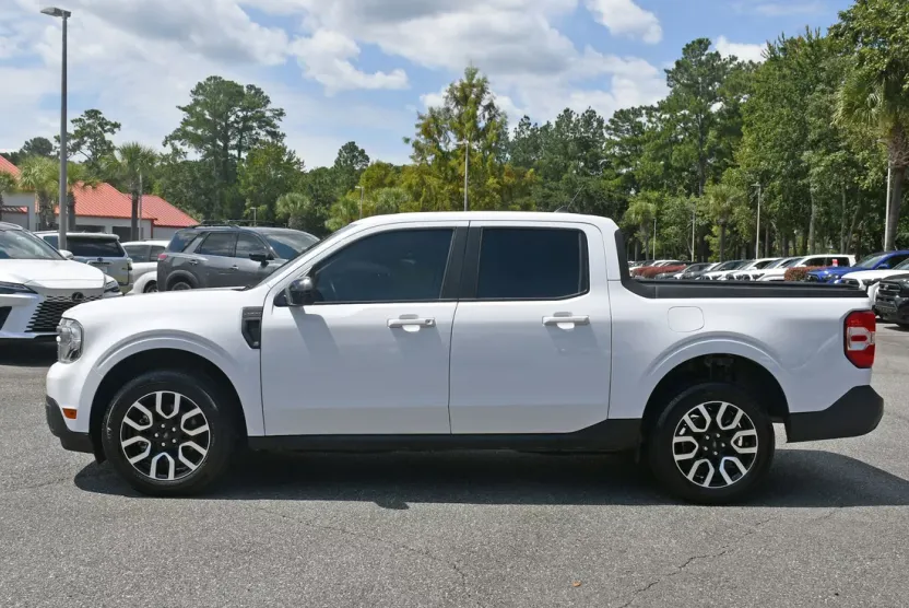 2024 Ford Maverick Lariat photo 1