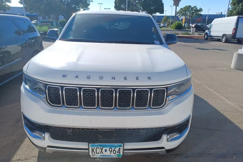 2023 Jeep Wagoneer L Series II photo 1