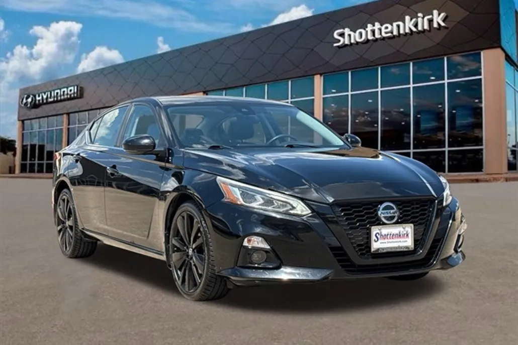 2022 Nissan Altima 2.5 SR photo 1