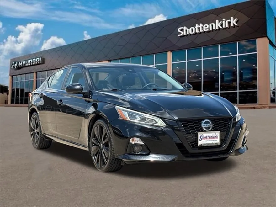 2022 Nissan Altima 2.5 SR photo 1