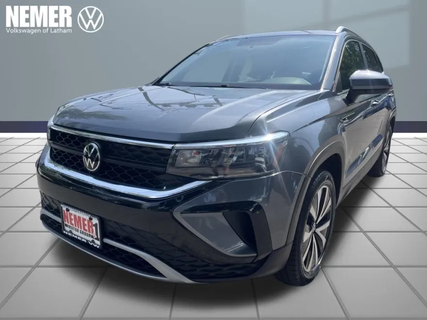 2022 Volkswagen Taos SE photo 1
