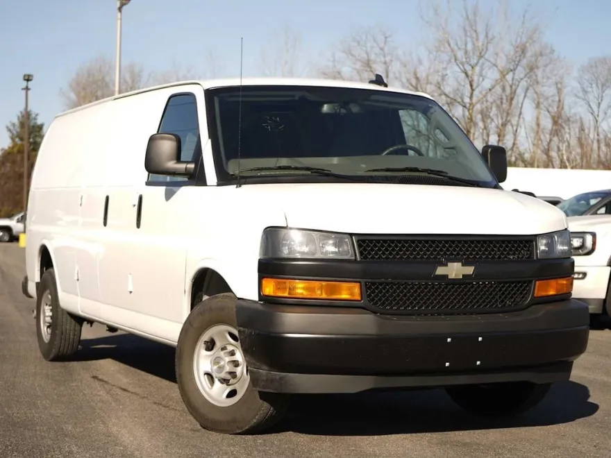 2024 Chevrolet Express Cargo 3500 photo 1