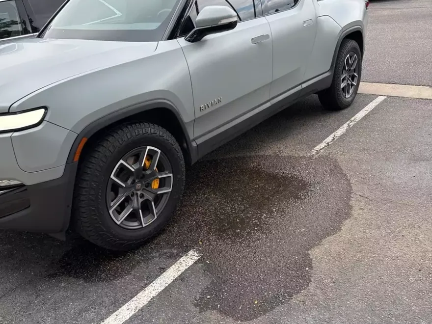 2023 Rivian R1T Adventure photo 1