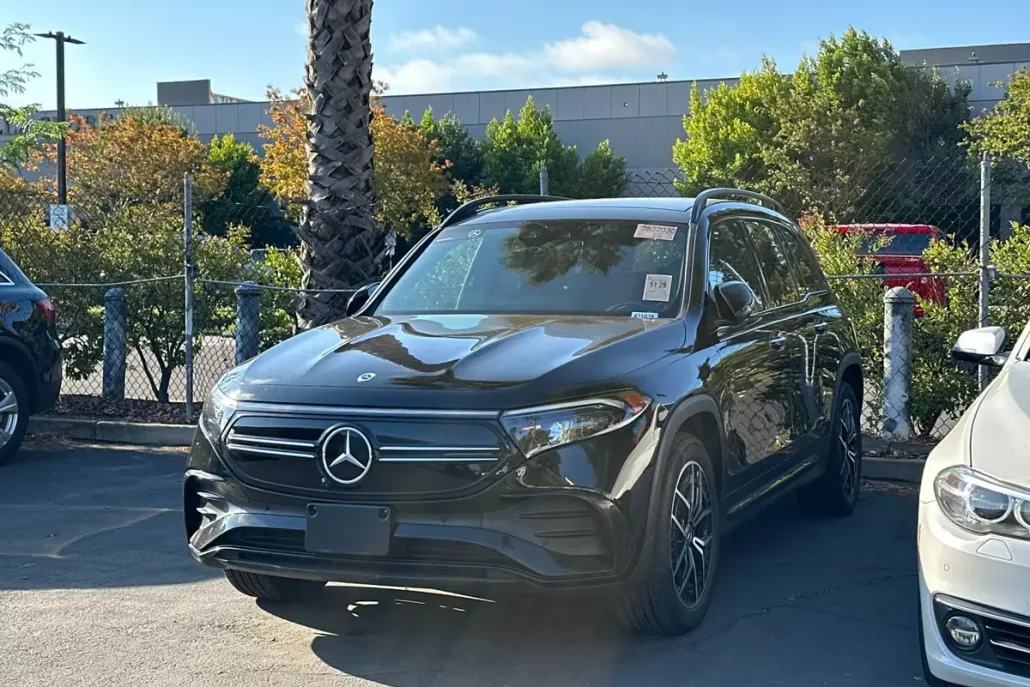 2023 Mercedes Benz EQB 350 4MATIC photo 1