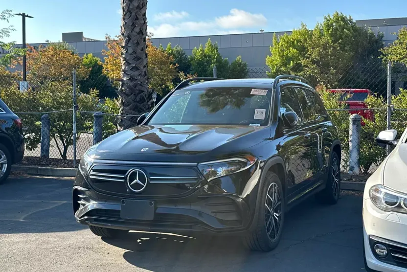2023 Mercedes Benz EQB 350 4MATIC photo 1