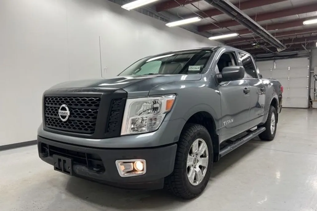 2017 Nissan Titan S photo 1