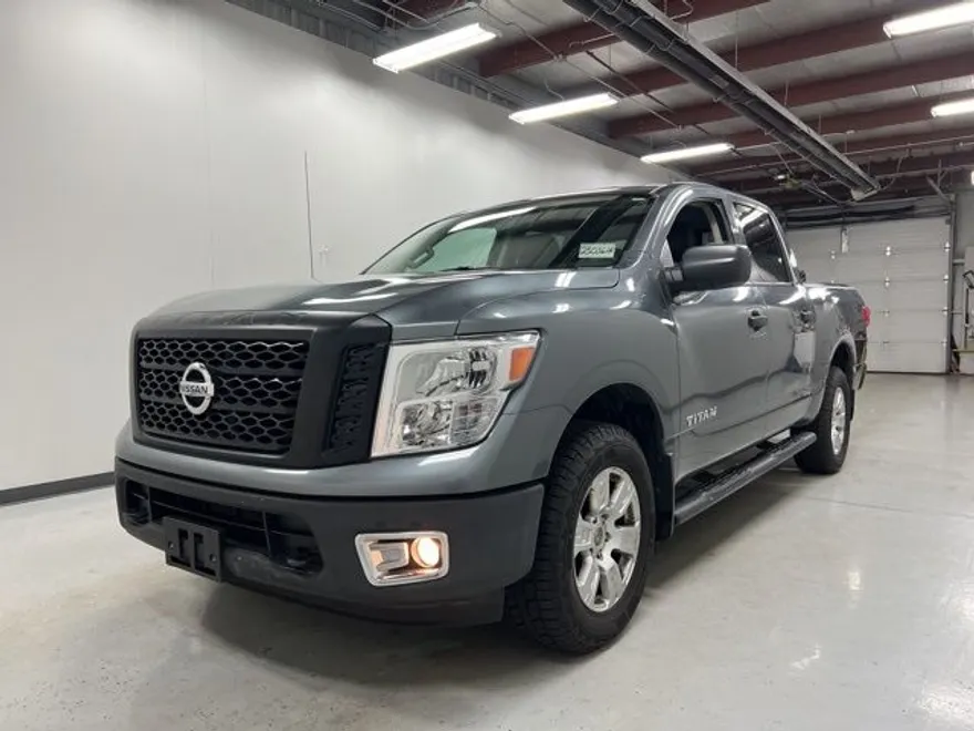 2017 Nissan Titan S photo 1