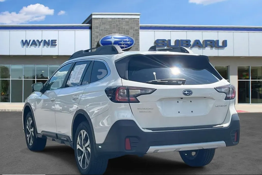 2022 Subaru Outback Limited photo 1