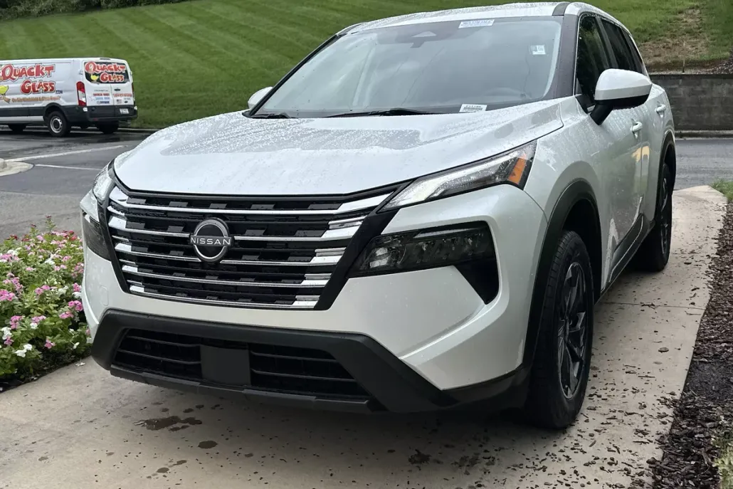 2024 Nissan Rogue SV photo 1