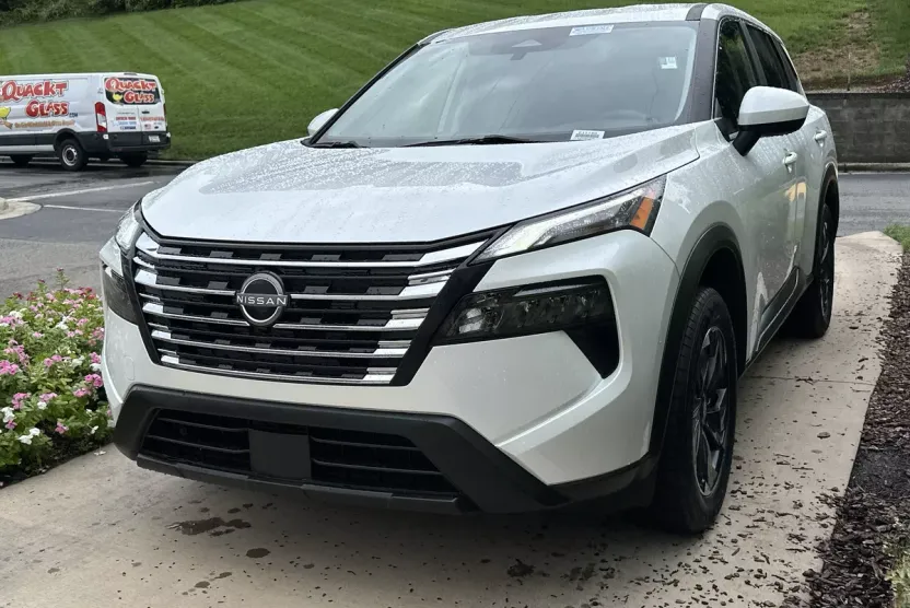 2024 Nissan Rogue SV photo 1