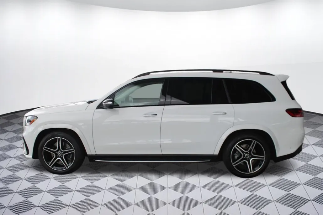 2026 Mercedes Benz GLS 450 4MATIC photo 1