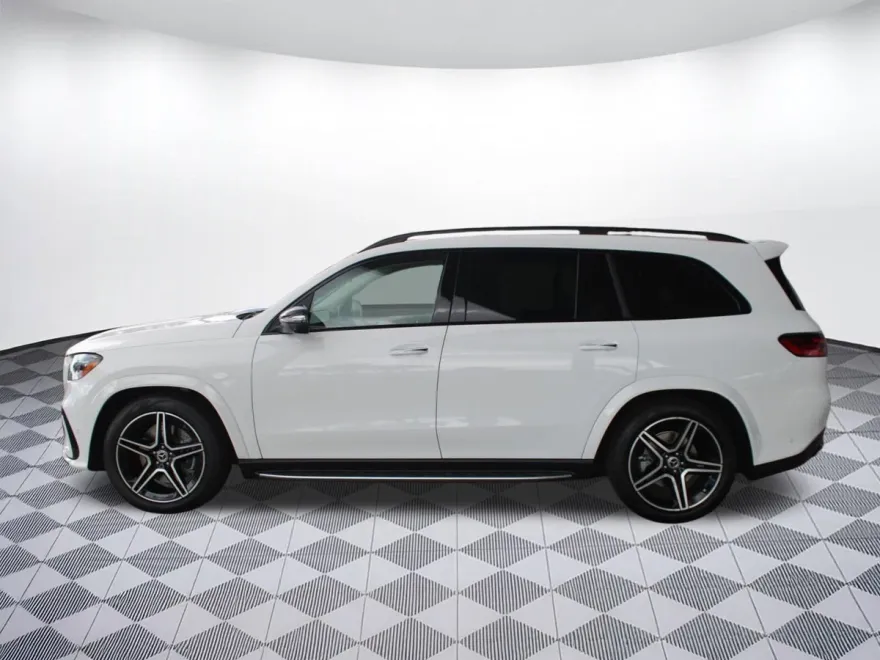 2026 Mercedes Benz GLS 450 4MATIC photo 1