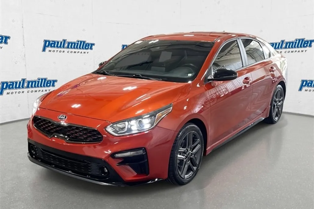2021 Kia Forte GT-Line photo 1