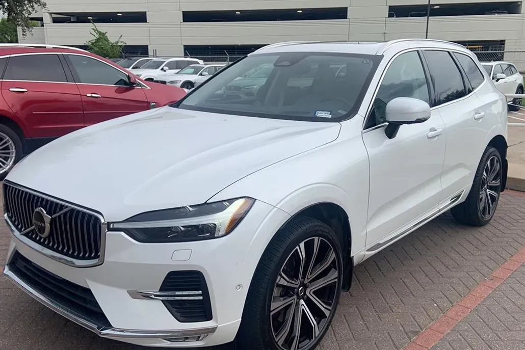 2023 Volvo XC60 Ultimate photo 1