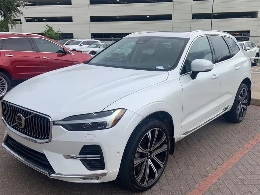 2023 Volvo XC60 Ultimate photo 1