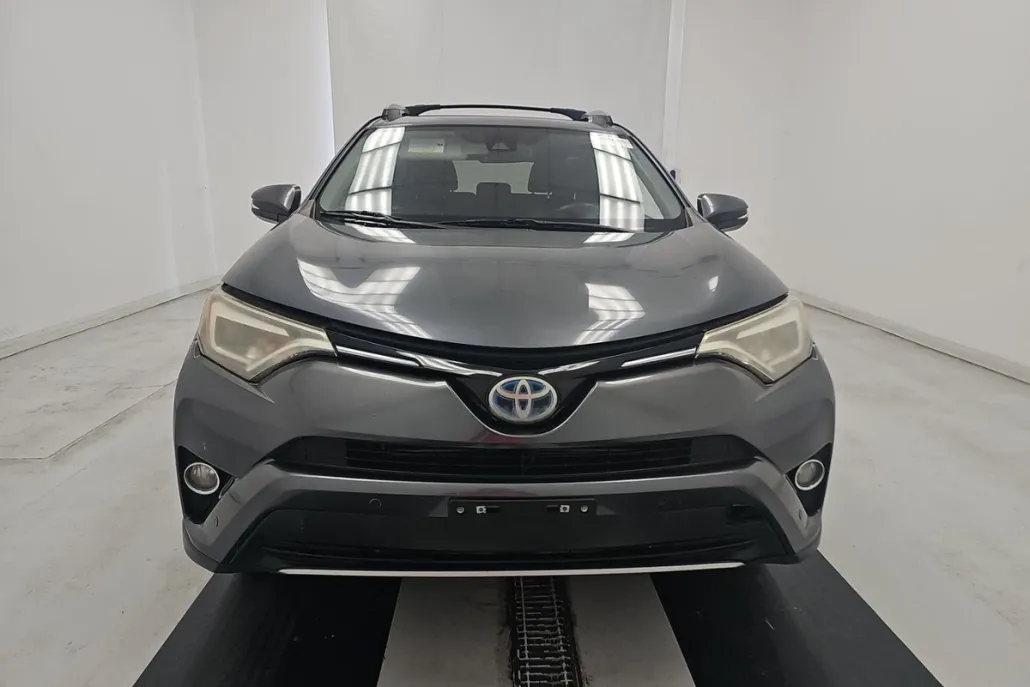 2017 Toyota RAV4 Hybrid Limited photo 1