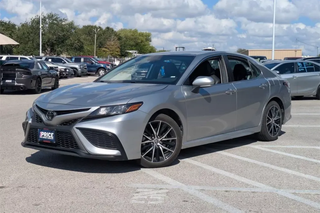 2023 Toyota Camry SE photo 1