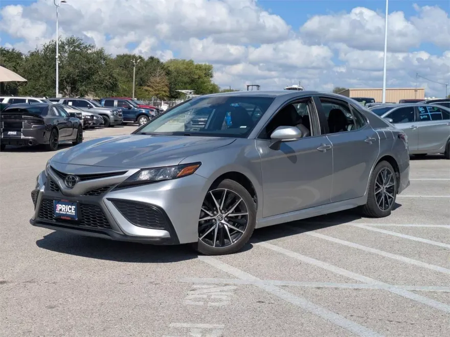 2023 Toyota Camry SE photo 1
