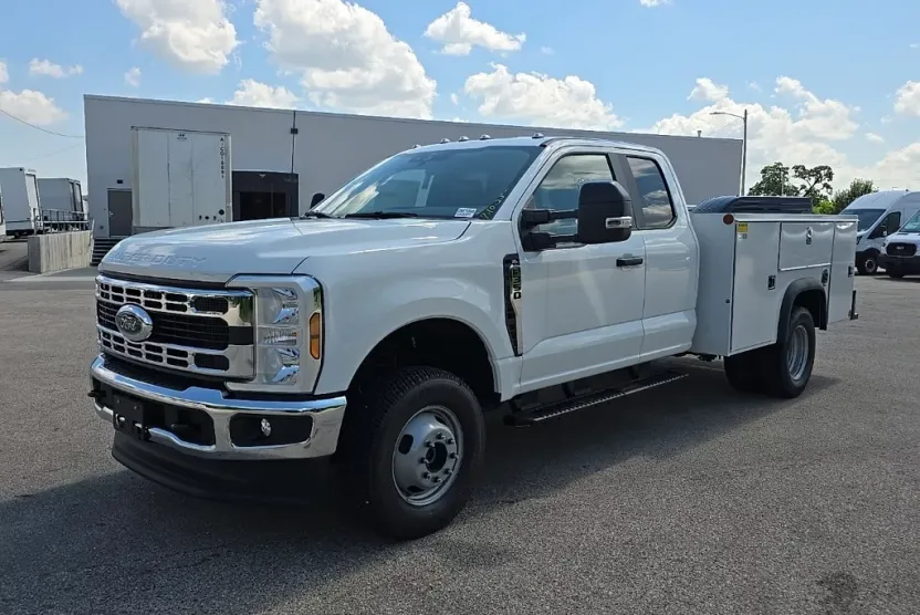 2025 Ford F-350 XL photo 1