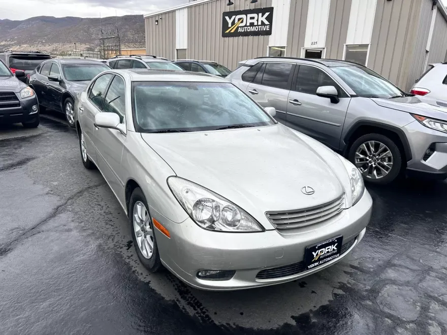 2004 Lexus ES 330 Base photo 1