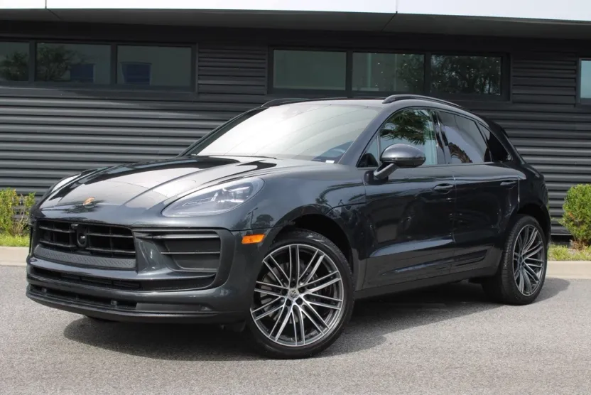2025 Porsche Macan Base photo 1