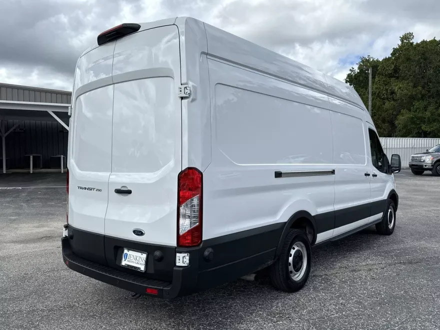 2025 Ford Transit photo 1