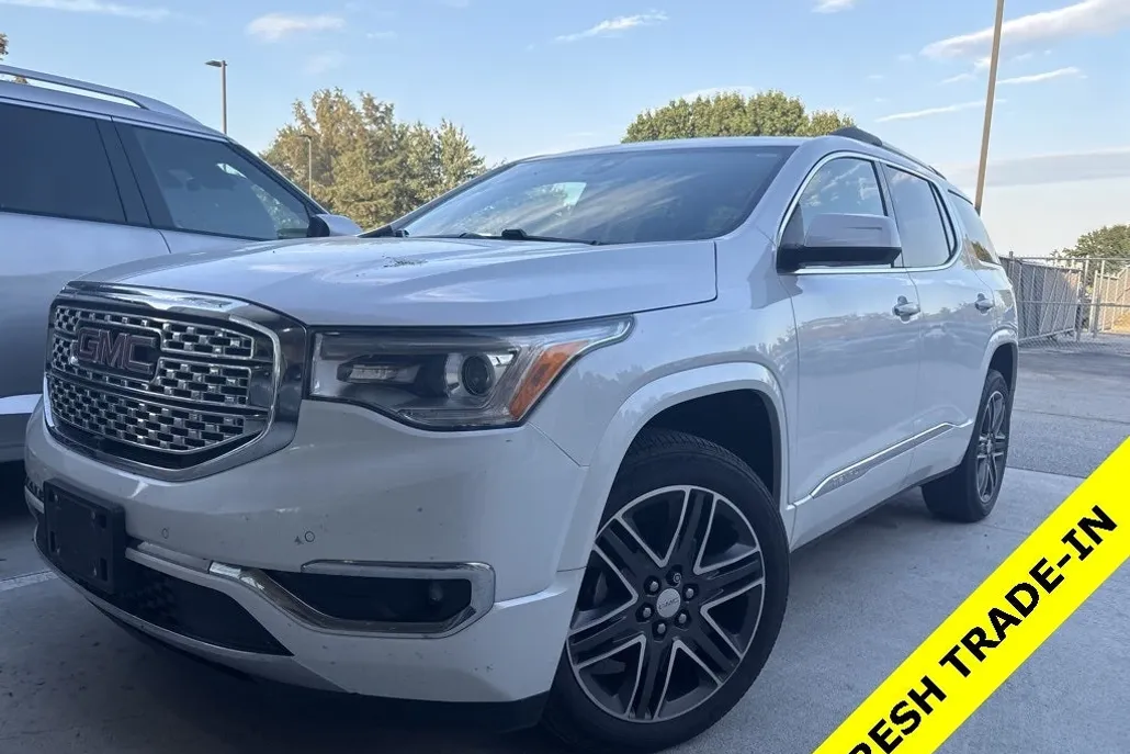 2017 Gmc Acadia Denali photo 1