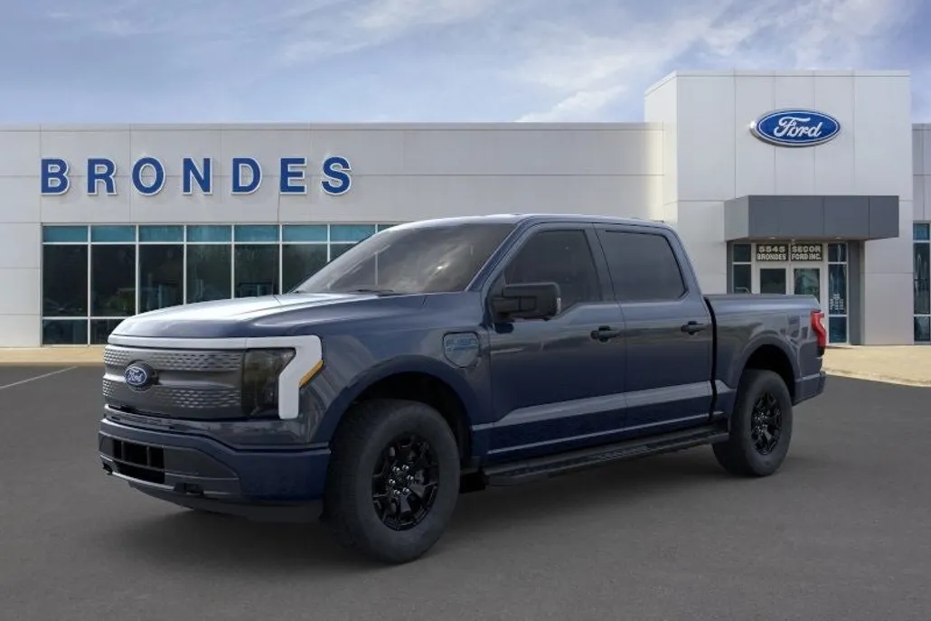 2025 Ford F-150 Lightning XLT photo 1