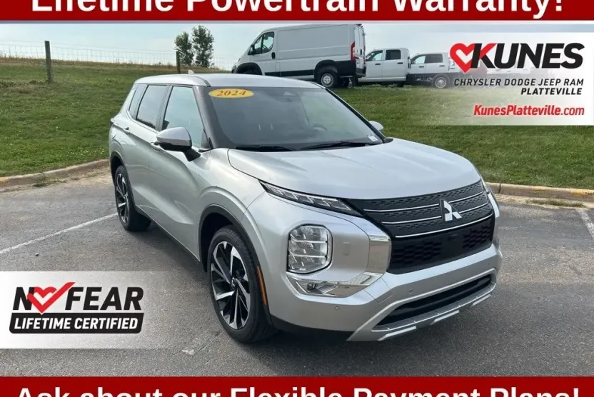 2024 Mitsubishi Outlander SE photo 1
