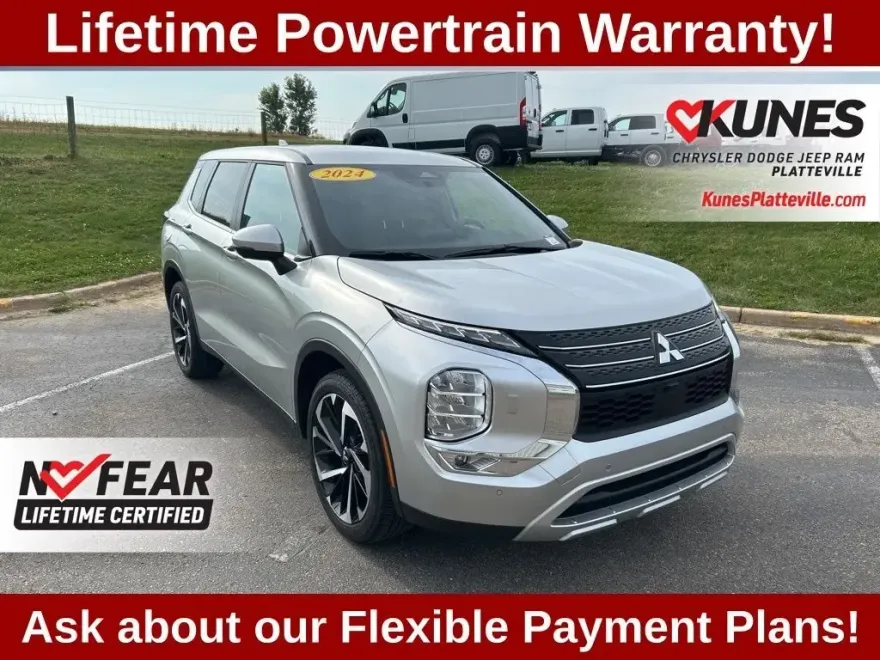 2024 Mitsubishi Outlander SE photo 1